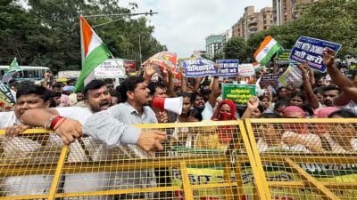 हे भगवान! बिहार में ‘छात्रों का गुस्सा’ फूटा, ‘डोमिसाइल नीति’ पर छिड़ी जंग, क्या सच में बाहरी ले रहे नौकरियां?