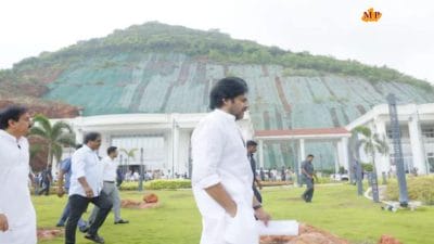 पवन कल्याण ने रुशिकोंडा हिल का दौरा किया, विवादास्पद संरचनाओं का लिया जायजा; गरमाई राजनीति