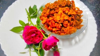 नाश्ते में चाय के साथ ट्राई करें चटपटे गुलाब के पकौड़े, जानें बनाने की रेसिपी