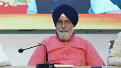 तदर्थ समिति चुनाव में हंगामा: AAP पर अराजकता फैलाने का आरोप, चुनाव स्थगित