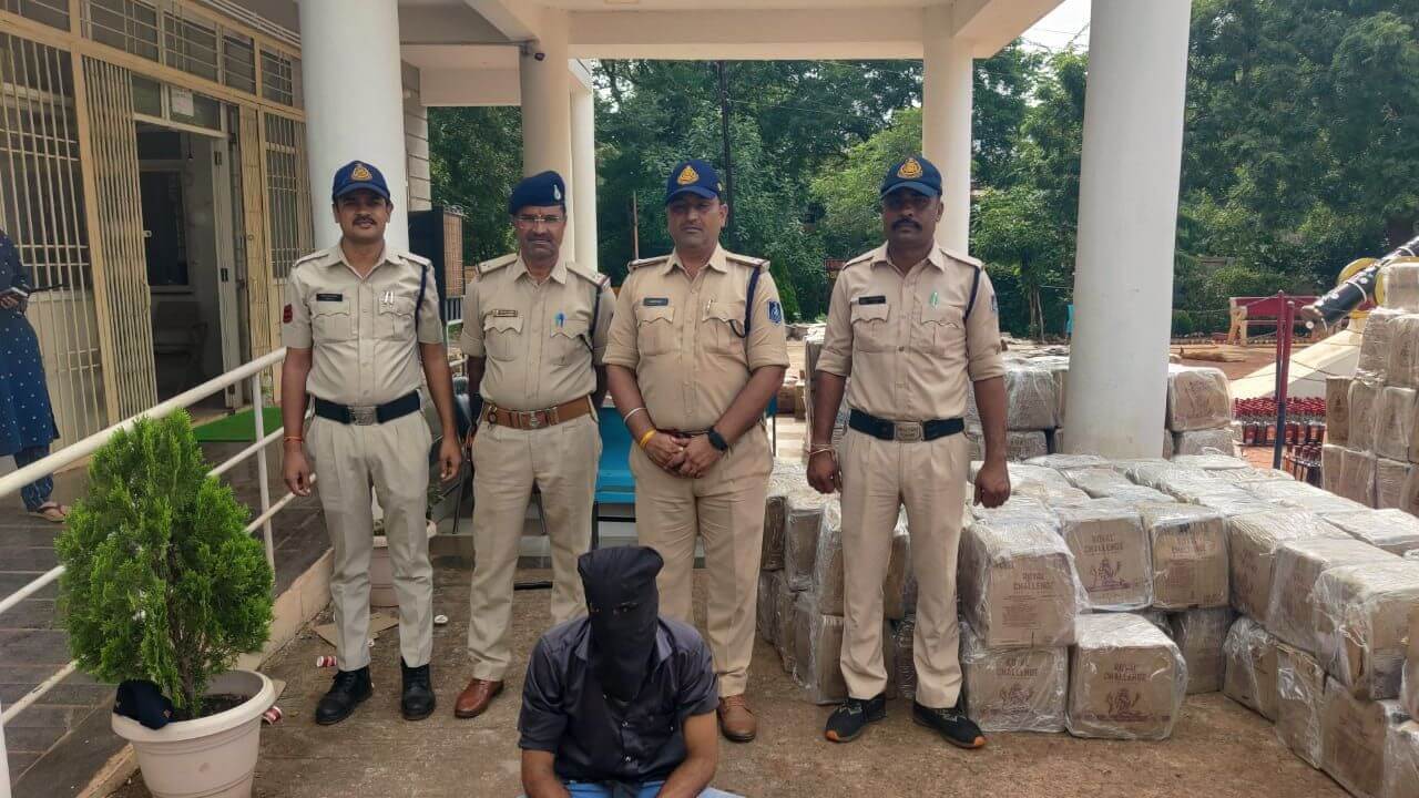 आगर मालवा पुलिस की कार्रवाई, 2 करोड़ से अधिक की अवैध अंग्रेजी शराब जब्त
