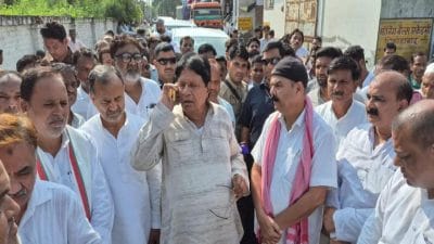 ‘दो दिन में ताला नहीं खुला तो होगा आंदोलन’, कब्रिस्तान विवाद में राज्यसभा सांसद रामजीलाल सुमन की चेतावनी