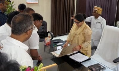 गोंडा: मंत्री के घर के पास मोहल्ले में गंदा पानी, डीएम से शिकायत करने पहुंचे चेयरमैन और सभासद