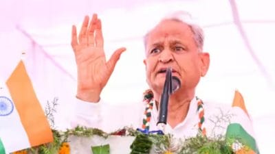 ‘मुन्नाभाई MBBS’ वाला तंज! अशोक गहलोत बोले – यमुना का पानी पहुंचा तो खुद पहनाऊंगा माला