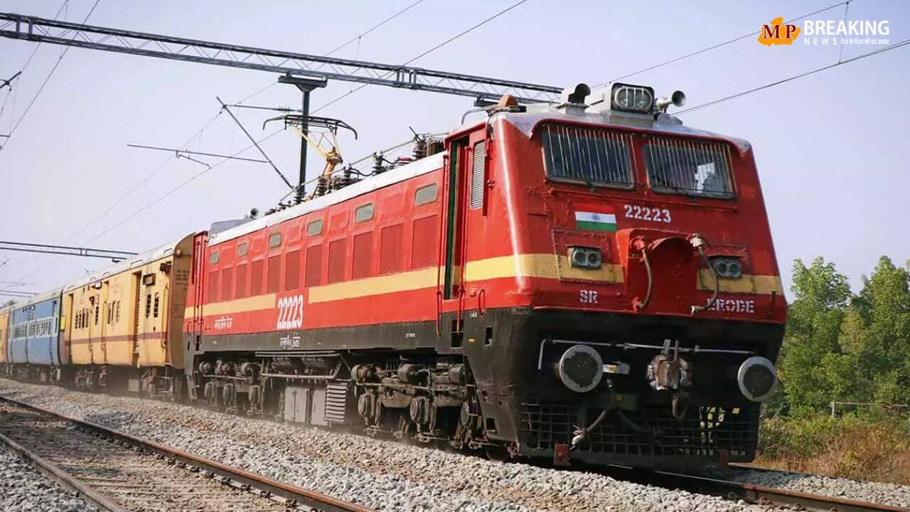 Rani Kamlapati-Nizamuddin Puja Special Train on 17th and 18th October Puja special train