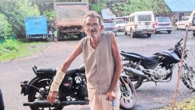 खेत में खड़ी फसल पर भैंस चराने से रोका, पड़ोसियों ने 80 साल के बुजुर्ग को डंडे से पीटा, पुलिस में मामला दर्ज