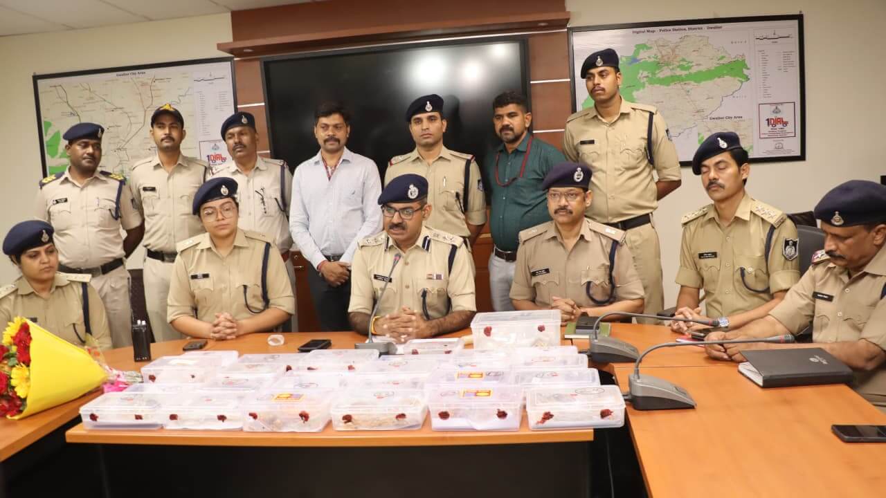 मणप्पुरम फाइनेंस लिमिटेड के असिस्टेंट मैनेजर ने पिता की मदद से चुराया था लॉकर में रखा करोड़ों का सोना, दोनों गिरफ्तार