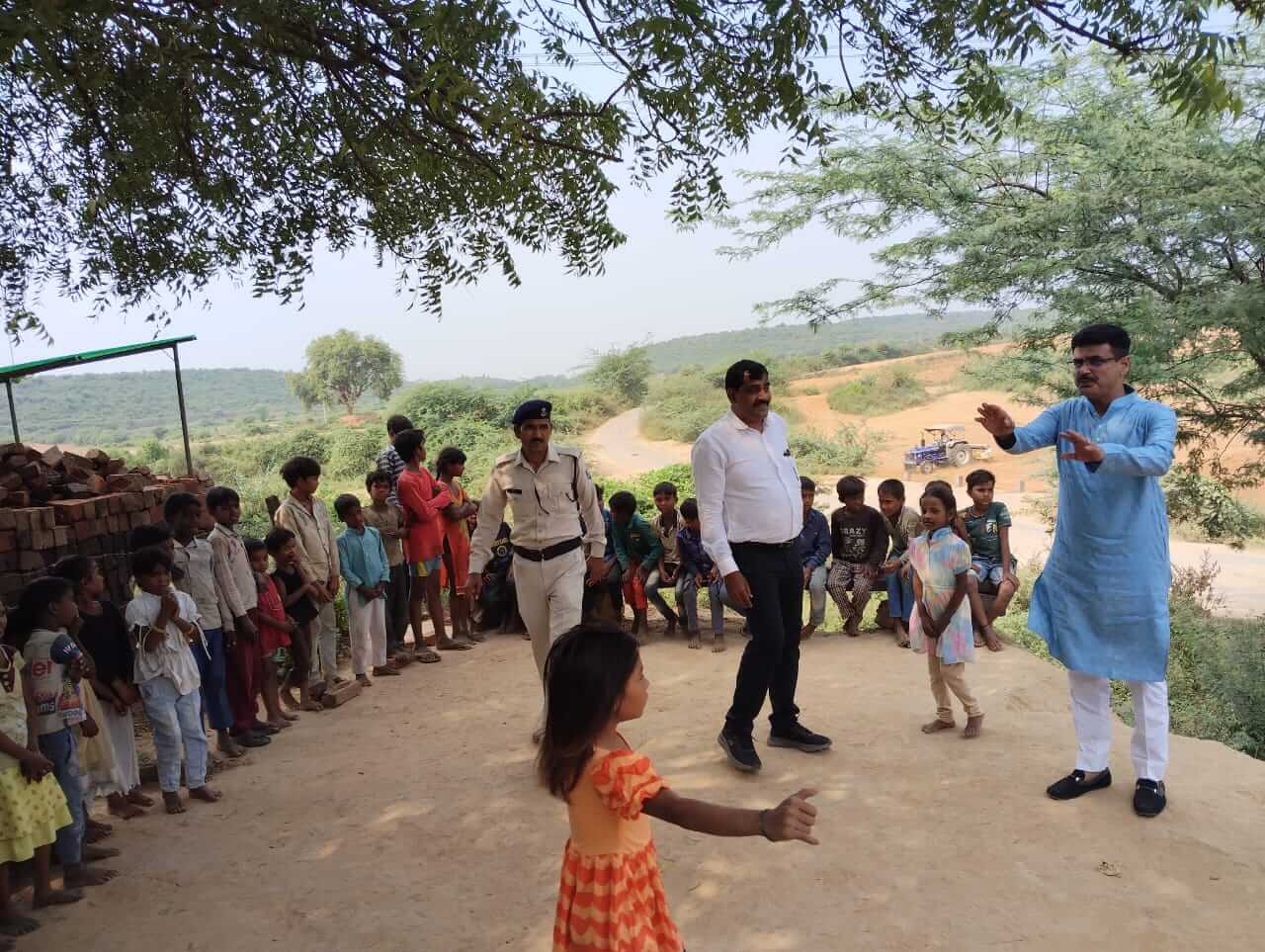 Diwali 2025 Diwali 2025: सीएम डॉ मोहन यादव की मंशा ने खिलाये बच्चों के चेहरे, सरकारी अफसर पहुंचे जरुरतमंदों के पास, मिली मिठाई, आतिशबाजी