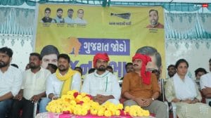 गुजरात में आप का बड़ा दावा; भाजपा के सात हजार कार्यकर्ता-नेता केजरीवाल की पार्टी में शामिल, आदिवासी बहुल क्षेत्र में भारी शक्ति प्रदर्शन