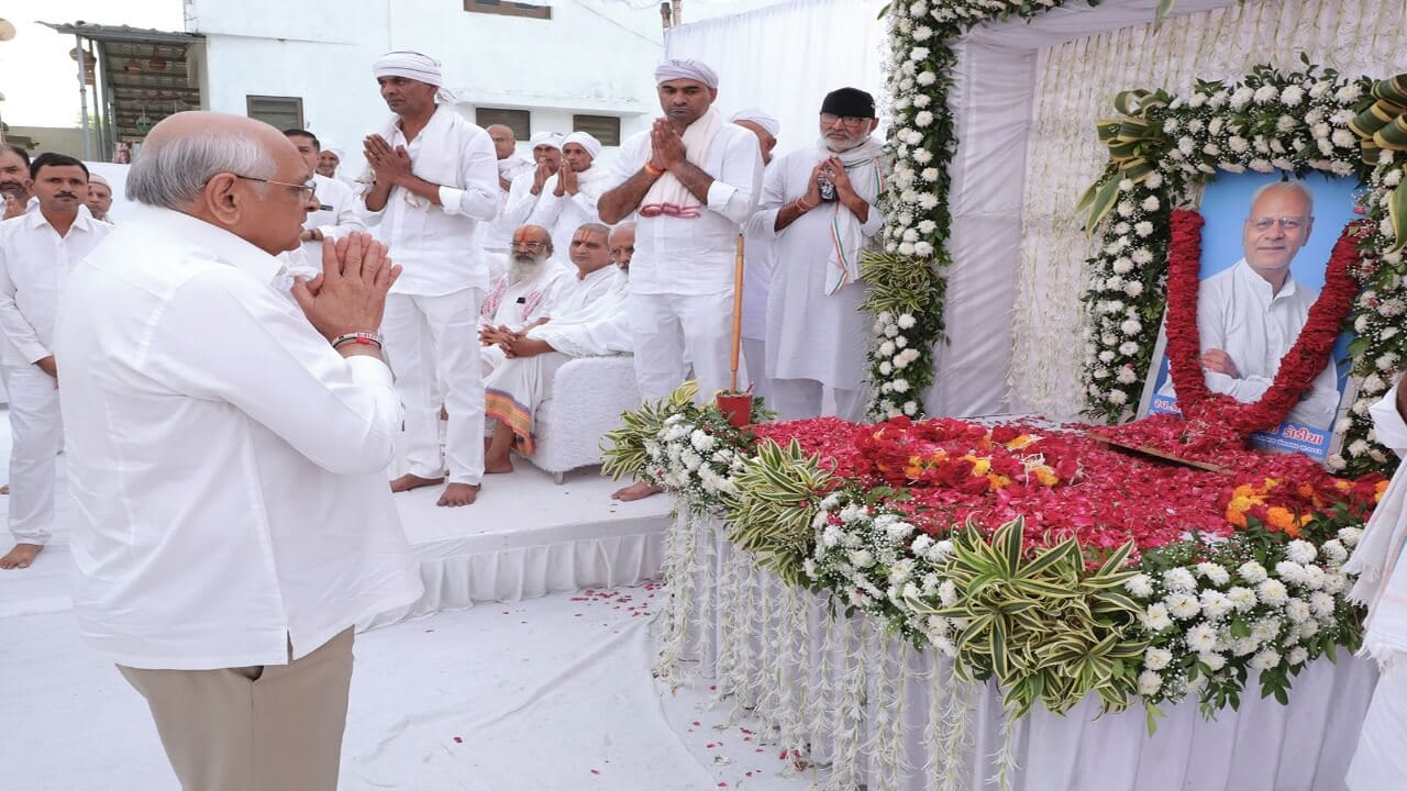 Gujarat सीएम भूपेंद्र पटेल ने पूर्व विधायक वजुभाई डोडिया को दी श्रद्धांजलि, कुछ ऐसे किया याद