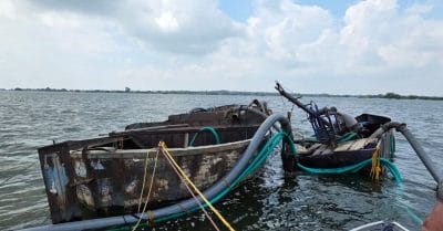 नीमच में रेत खनन पर एक्शन, SDM की टीम ने डुबाईं मशीनें और नावें, माफियाओं में हड़कंप