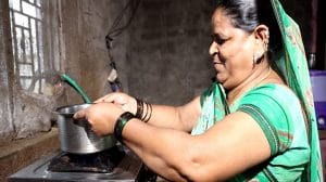 गोबर-धन योजना ग्रामीण जीवन में ला रही बदलाव, धुएं से मिली मुक्ति; गुजरात ने कैसे किया कमाल