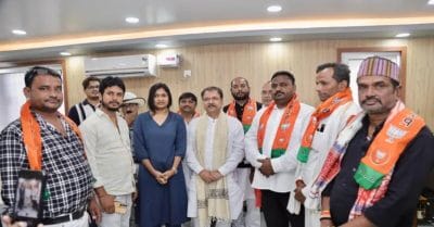 बिहार में हो गया खेला! चुनाव से पहले महागठबंधन को बड़ा झटका, इस पार्टी का दिग्गज नेता सैकड़ों समर्थकों के साथ बीजेपी में शामिल