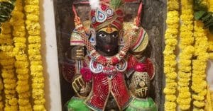 श्रीकृष्ण ने की थी कुबेर देव के इस चमत्कारी मंदिर की स्थापना, मूर्ति की नाभि पर इत्र लगाने से धन मिलने की है मान्यता