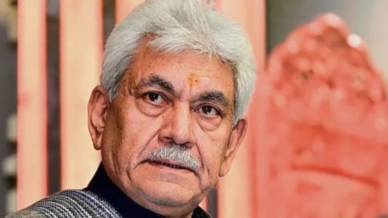 जम्मू-कश्मीर लश्कर के ओवरग्राउंड वर्कर निकले दो शिक्षक, उपराज्यपाल ने किया बर्खास्त, जानें पूरा मामला