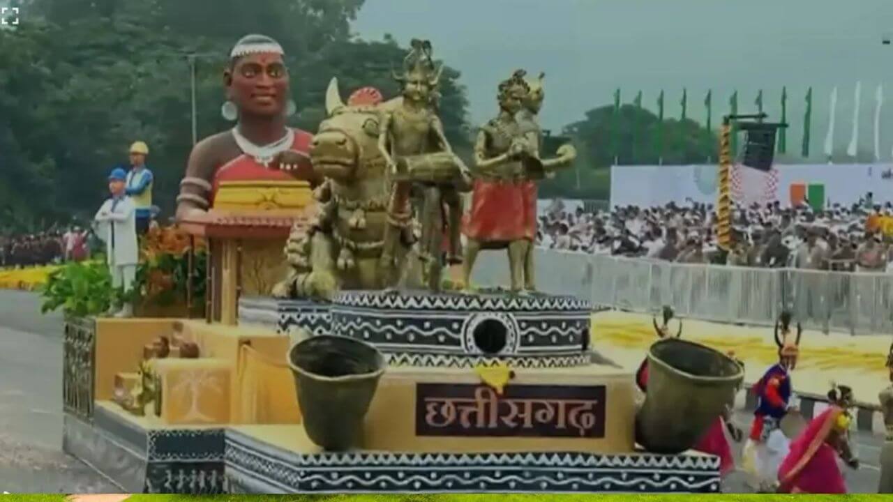 छत्तीसगढ़ की झांकी ने जीता दिल: ‘बस्तर की धरती’ ने दिखाई संस्कृति और विकास की झलक