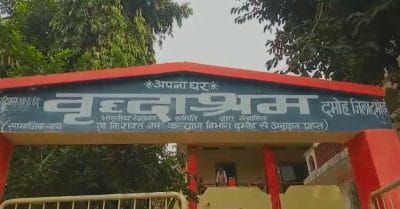 दमोह के वृद्धाश्रम में बच्चों ने मनाई दीपावली, बुजुर्गों की आंखें हुई नम