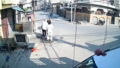 मुरादाबाद: आवारा सांड ने बुजुर्ग को हवा में उछाला, इलाज के दौरान मौत, CCTV वीडियो वायरल