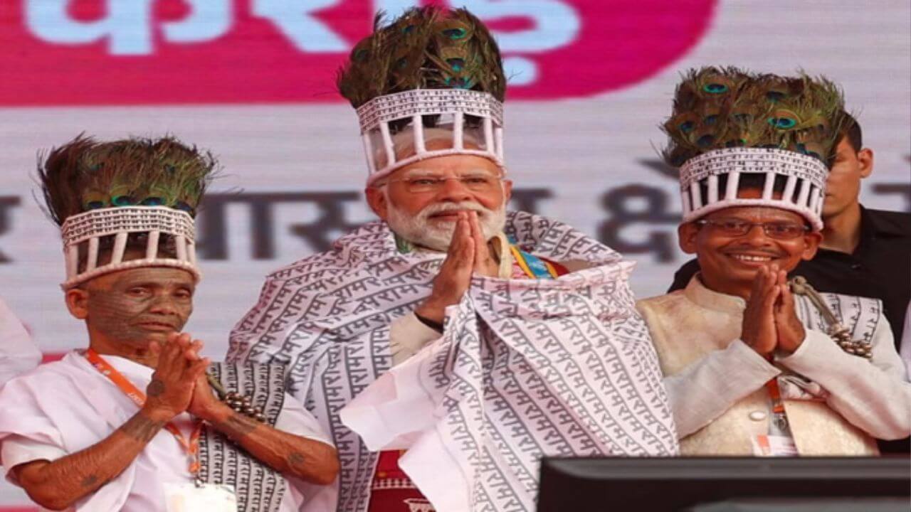 छत्तीसगढ़ रजत महोत्सव में PM मोदी और रामनामी समाज के बीच भावनात्मक पल, CM साय बोले– ‘आस्था का अद्भुत संगम’