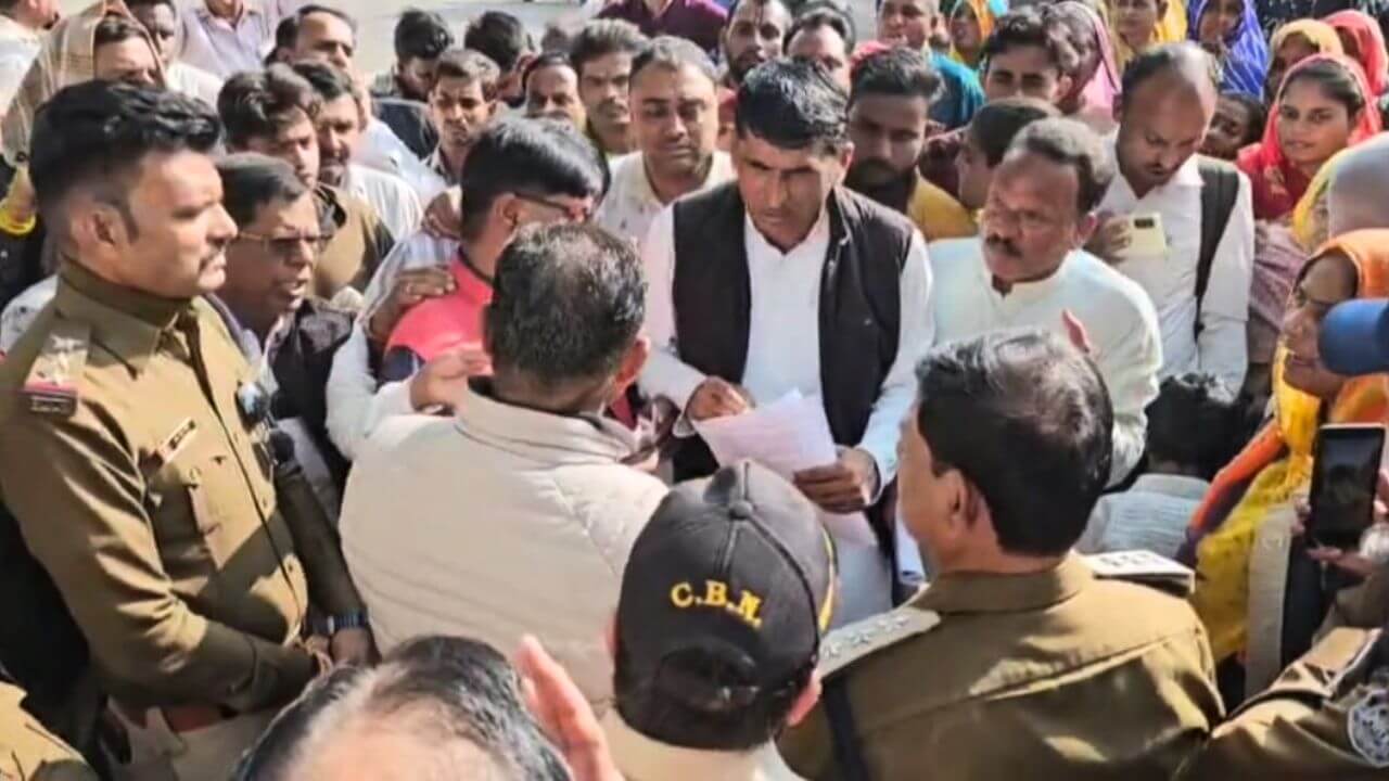 ये कैसा इंसाफ, जिसे नोटिस दिया उसे छोड़ दिया साथ में गए किसान को पकड़ा, नारकोटिक्स कार्यालय के बाहर हंगामा