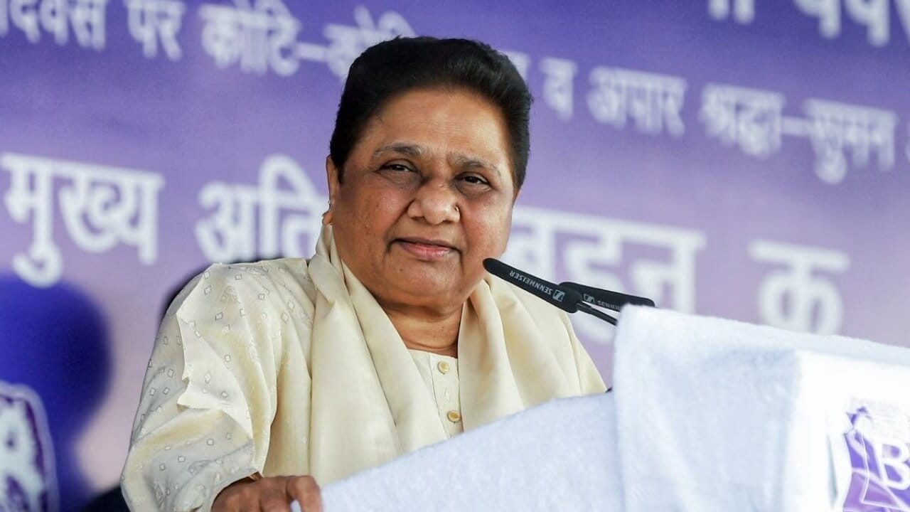 bihar election 2025 मायावती की भभुआ में हुंकार; कैमूर में बसपा की सियासी चाल, क्या पलटेगा रणनीति खेल