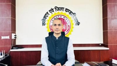 वीडियो कॉल से कलेक्टर ने चैक की अटेंडेंस, बहाने सुनकर लगाई फटकार, लापरवाह कर्मचारियों को किया निलंबित