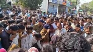 सड़क हादसे में मौत, FIR नहीं होने से भड़के ग्रामीणों का उग्र प्रदर्शन, चक्का जाम, आरोपी गिरफ्तार