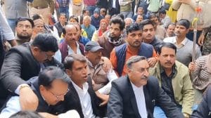 IAS संतोष वर्मा के खिलाफ सड़कों पर उतरा ब्राह्मण समाज, एसपी ऑफिस का घेराव किया, दी ये चेतावनी