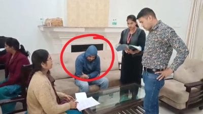 बाइक पर बैठाया, होटल में ले गया, EOW की टीम ने पीछा कर CMHO ऑफिस के क्लर्क को रिश्वत लेते दबोचा