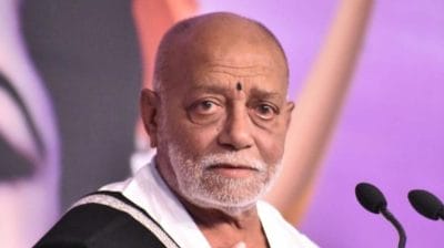 कथावाचक मुरारी बापू का धर्मांतरण को लेकर बड़ा बयान, कहा – ‘सेवा के नाम पर बदला जा रहा है धर्म’, सरकार से की रोकने की मांग