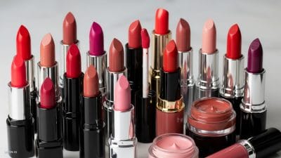 हर स्किन टोन पर बिल्कुल परफेक्ट, 2025 के 3 बेस्ट लिपस्टिक शेड्स जो हर महिला को दें आत्मविश्वास