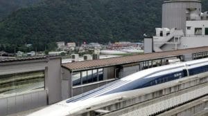 चीन के वैज्ञानिकों ने किया दुनिया को हैरान! 2 सेकंड में 700 किलोमीटर प्रति घंटे की स्पीड पकड़ने वाली ट्रेन का सफल परीक्षण किया