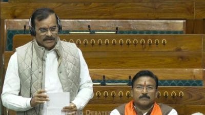 खजुराहो सांसद वीडी शर्मा ने लोकसभा में उठाई एयर कनेक्टिविटी की मांग, मुंबई-बेंगलुरु और कोलकाता से सीधी उड़ानें शुरू करने का आग्रह