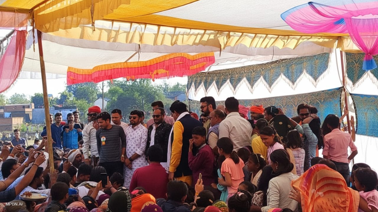 दमोह में अनोखा क्रिकेट टूर्नामेंट: फाइनल मैच के साथ होती है शादी, ग्राउंड पर पहनाई जाती है वरमाला