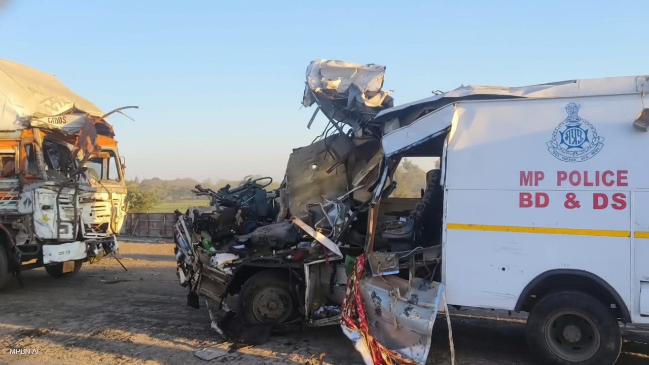 नक्सल विरोधी अभियान बालाघाट से मुरैना लौट रहे 4 पुलिसकर्मियों का सड़क दुर्घटना में निधन, सीएम डॉ मोहन यादव ने जताया दुःख