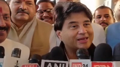 मैं भी तो यात्री हूं…Indigo Crisis पर बोले ज्योतिरादित्य सिंधिया: “मैं भी क्या करूं… डेढ़ घंटे दिल्ली एयरपोर्ट पर बैठा रहा”