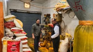 खाद्य विभाग का छापा, 1 लाख 75 हजार रुपए के मिलावटी मसाले जब्त, मिला रहे थे कलर, कैमिकल, चावल का चूरा