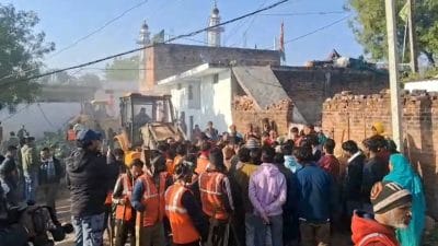 अवैध अतिक्रमण पर चला प्रशासन का बुलडोजर, 8 महीने पहले दिए गए नोटिस, अब प्रशासन ने की सख्ती