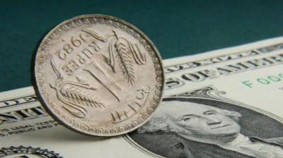 रुपए में रिकॉर्ड गिरावट! डॉलर के मुकाबले रुपया पहली बार 90 के पार, जानिए क्या है गिरावट का कारण