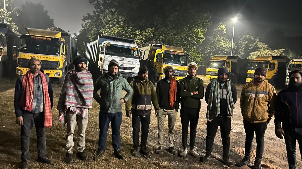 अवैध खनिज परिवहन के खिलाफ बड़ी कार्रवाई, 17 मालवाहक वाहन जब्त, सड़क दुर्घटना से खुलासा