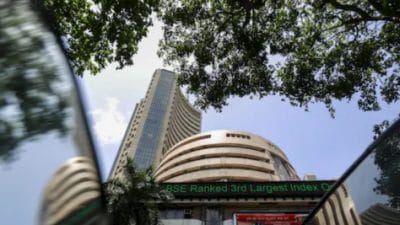 आज भारतीय शेयर बाजार में शानदार तेजी, सेंसेक्स में 300 अंक की बढ़त, निफ्टी भी चढ़ा