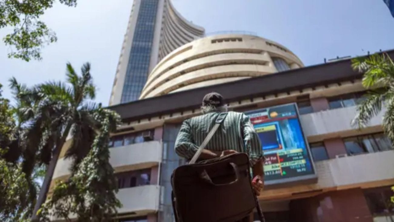 सेंसेक्स में गिरावट! निफ्टी भी फिसला, यहां जानिए कैसा है शेयर मार्केट का आज का कारोबार?