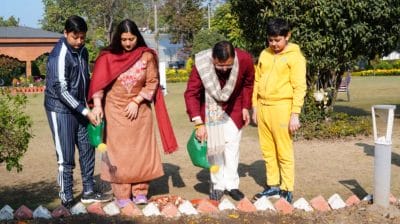 Uttarakhand: सीएम धामी ने आवास पर रोपे 4 हजार ट्यूलिप बल्ब, उद्यान विभाग को दिए कमर्शियल प्रोडक्शन के निर्देश