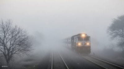 MP में घना कोहरा बना आफत, कई ट्रेनों की रफ्तार थमी, दिल्ली रूट सबसे ज्यादा प्रभावित