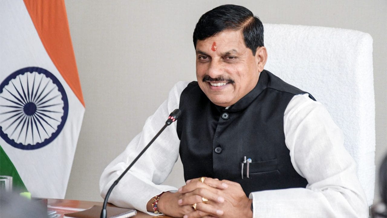 सीएम हेल्पलाइन में लापरवाही 19 अधिकारियों पर पड़ी भारी, कलेक्टर ने 3-3 दिन का वेतन काटने के जारी किए आदेश