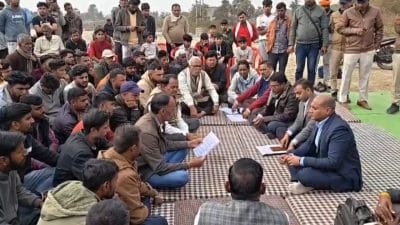 ‘गोल्ड क्रस्ट’ सीमेंट फैक्ट्री की मनमानी पर ग्रामीणों का ‘हल्ला बोल’, खेत में लगी जनता की अदालत, किसानों ने दी चेतावनी