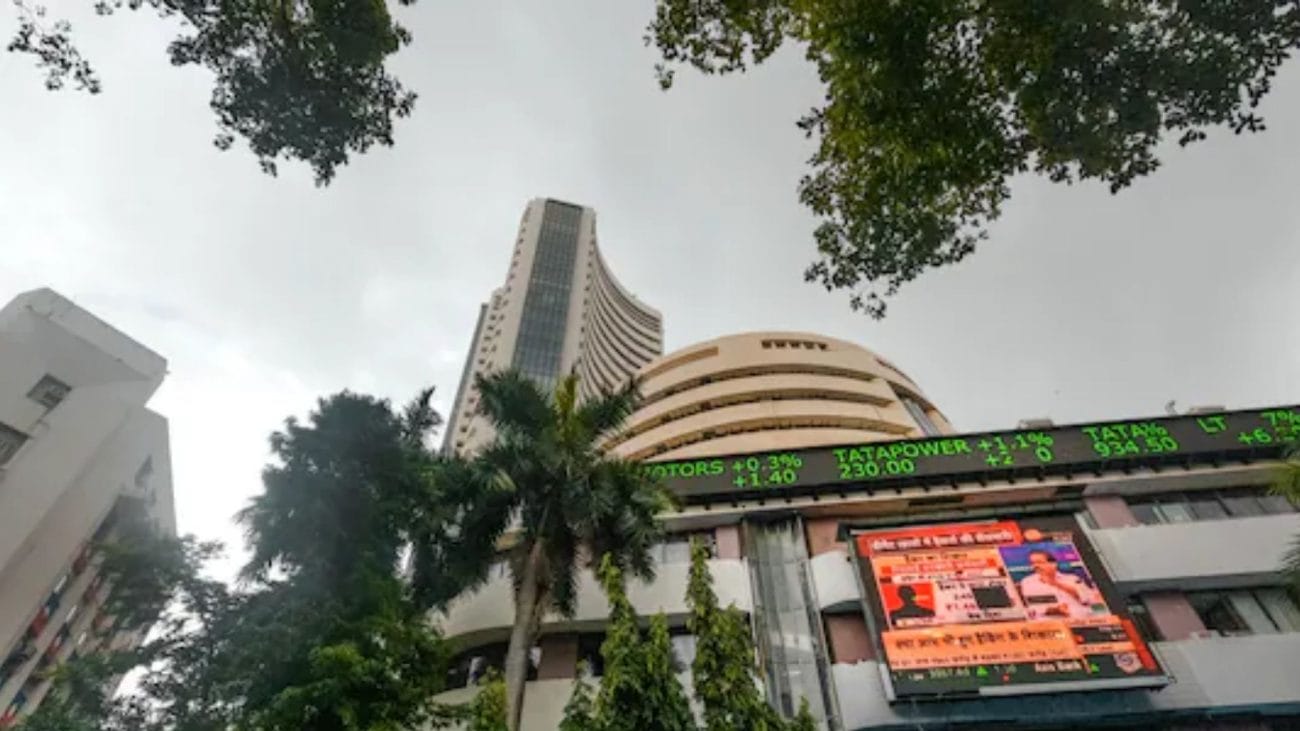 आज भारतीय शेयर बाजार में गिरावट, सेंसेक्स 200 अंक से ज्यादा फिसला, निफ्टी भी लाल निशान में कर रहा कारोबार