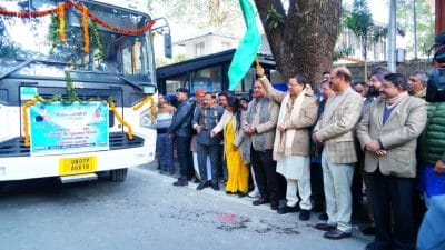 उत्तराखण्ड परिवहन निगम के बस बेड़े में शामिल हुए 112 नई बसें, सीएम पुष्कर सिंह धामी ने दिखाई हरी झंडी