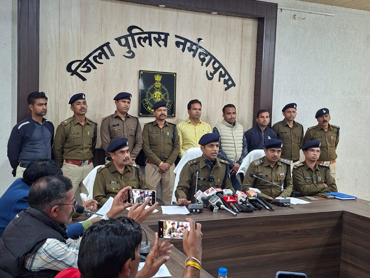 फर्जी डॉक्टर बनकर बुजुर्ग और बीमार व्यक्तियों से ठगी करने वाले अंतरराज्यीय गिरोह का नर्मदापुरम पुलिस ने किया पर्दाफाश