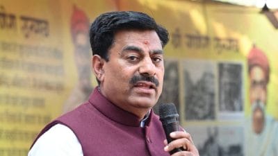 अभिनेत्री नुसरत भरूचा के महाकाल दर्शन पर विवाद: मौलाना ने कहा ‘माफी मांगे, कलमा पढ़े’, बीजेपी विधायक रामेश्वर शर्मा का पलटवार- सांप्रदायिक सद्भाव की बातें बनावटी